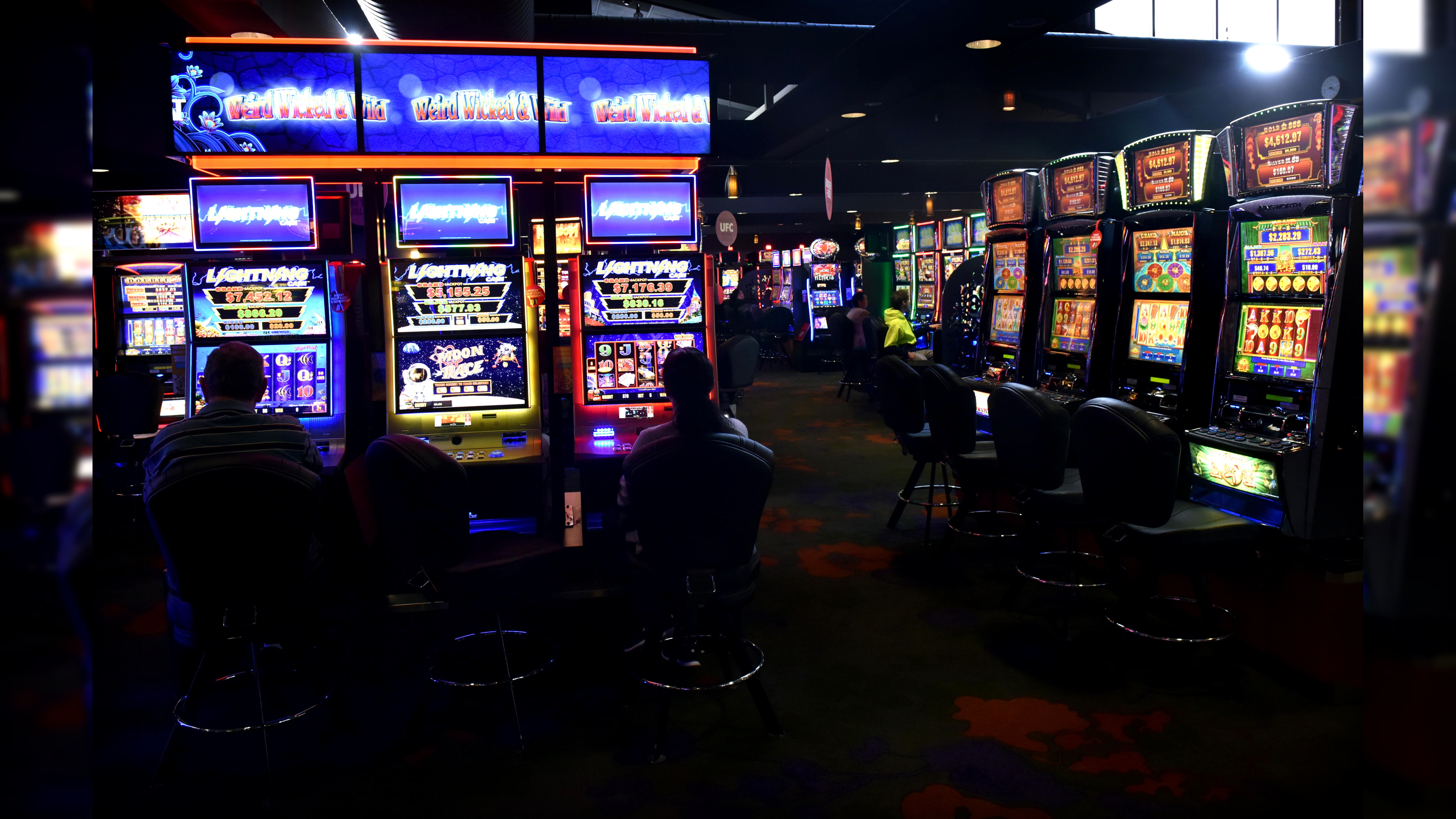 Eur 320 Casino chip at Alf Casino