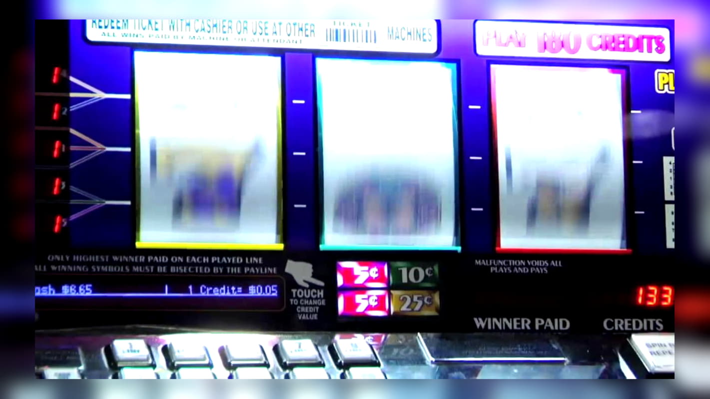 EUR 705 Daily freeroll slot tournament at Hippozino Casino