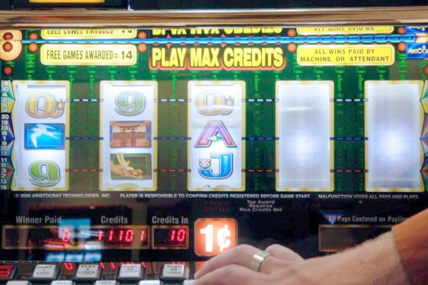 100 FREE Spins at Jackpot City Casino