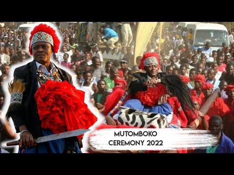 Su Alteza Real Mwata Kazembe realiza el MUTOMBOKO en su palacio en el distrito de Mwansabombwe